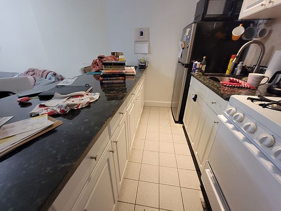 5th image of 146 E 35th St #4X