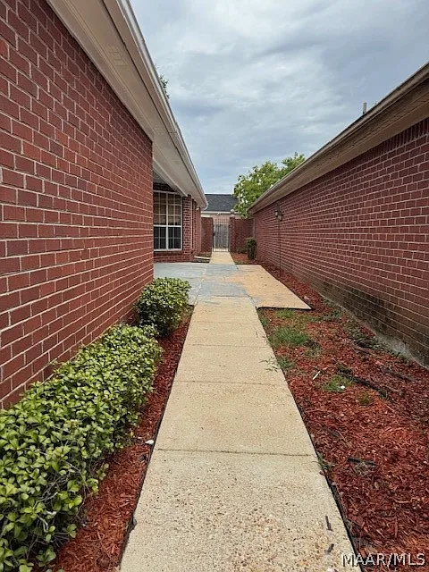 3 bed, 2.0 bath, 1579 sqft, $1,450 — Photo 2