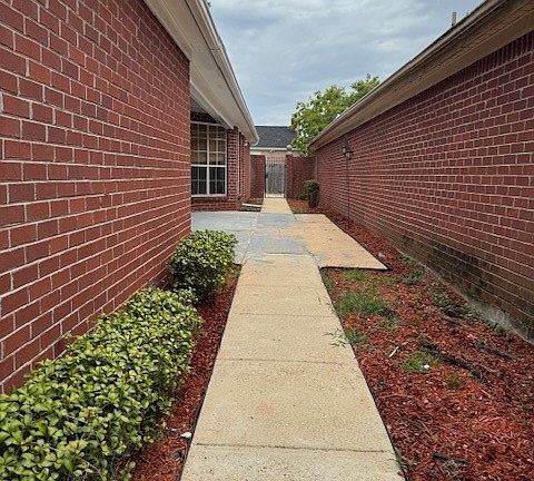 2nd image of 6437 Chaprice Ln