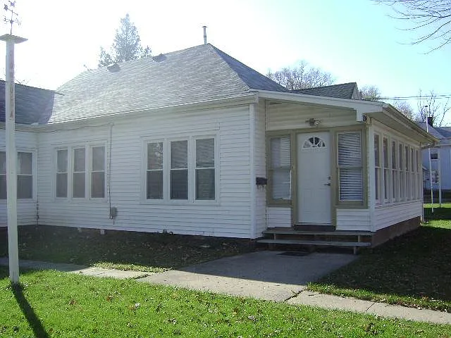 209 W Eureka St photo 1