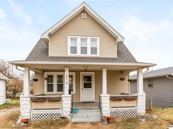 2218 S 42nd St, Omaha, NE 68105