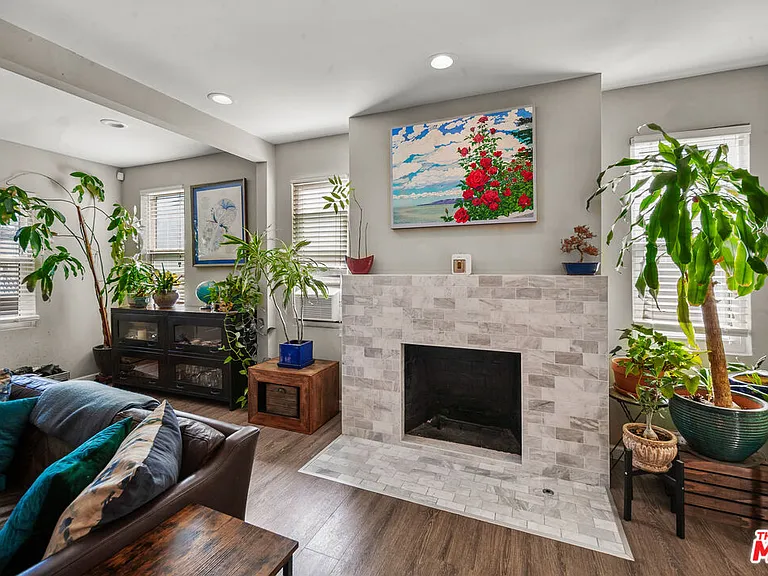 2227 Alsace Ave — Photo 9