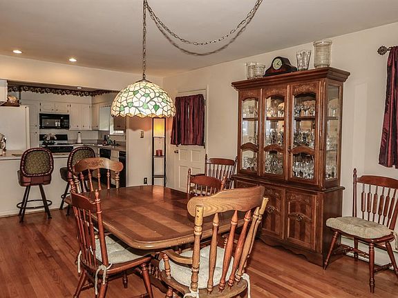 4th image of 458 Crestview Dr