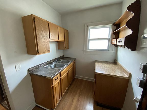 4th image of 725 N Linwood Ave