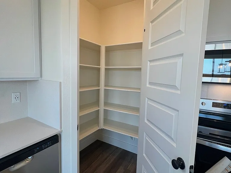 8215 Lush Pl — Photo 4