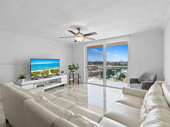 5th image of 437 Golden Isles Dr APT 11J