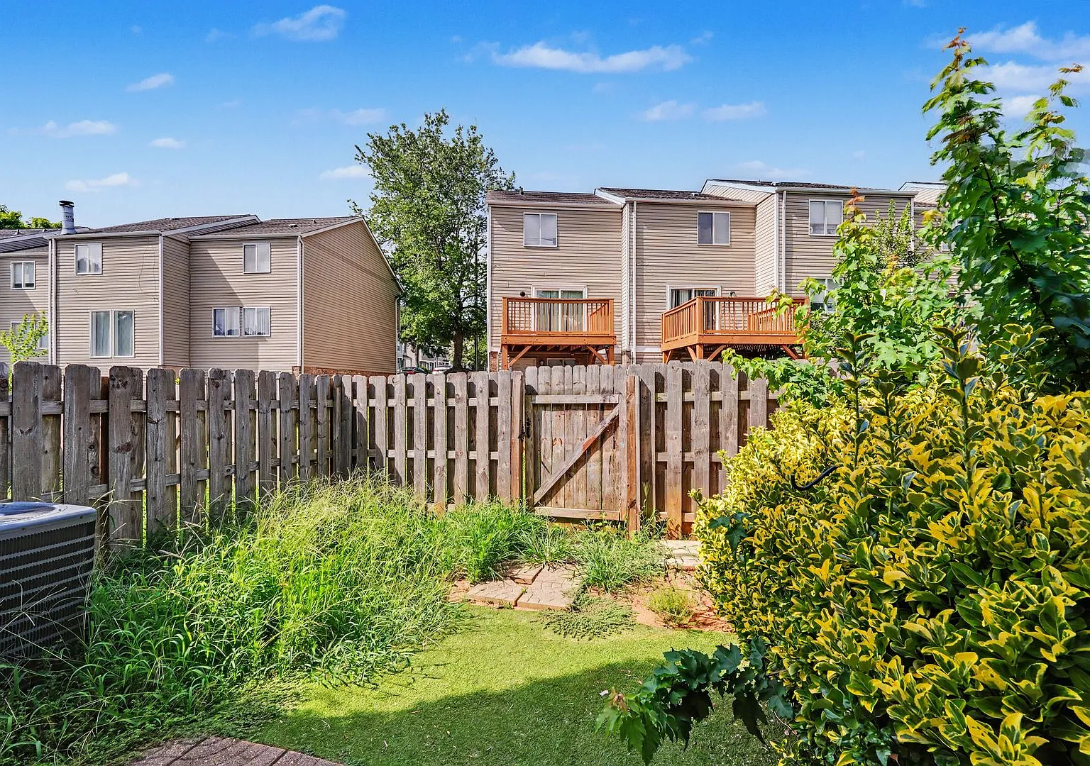 3BR/2.5BA Condo with Private Patio in University Area! — Photo 4