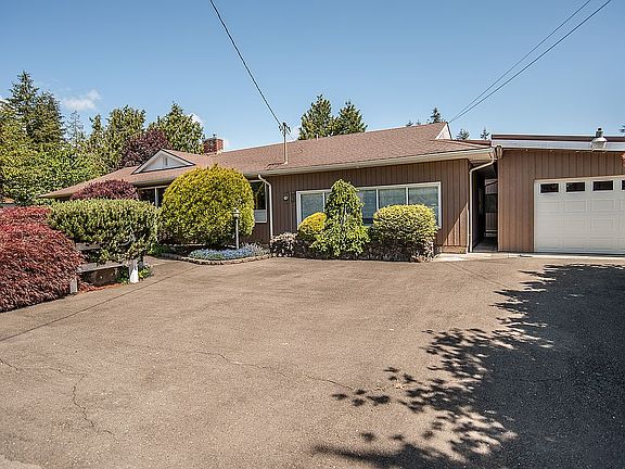 3rd image of 404 Deer Park Dr