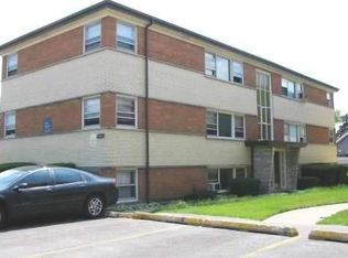 7538 N Waukegan Rd APT 2W, Niles, IL 60714
