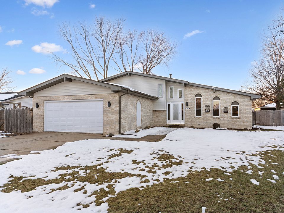 1st image of 105 Blackhawk Dr