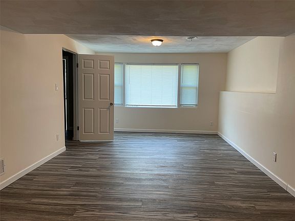 3rd image of 159 Mary St