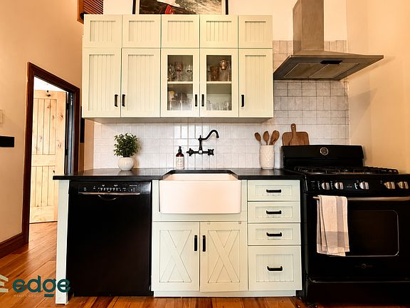 4th image of 252 Grand St #4F