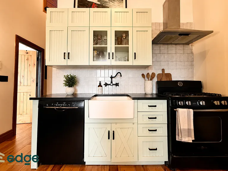 252 Grand St #4R — Photo 4