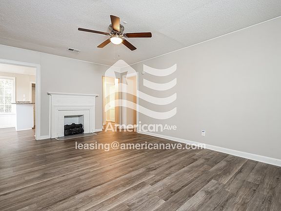 560152_004_wm_-_living_room_13184561.jpg