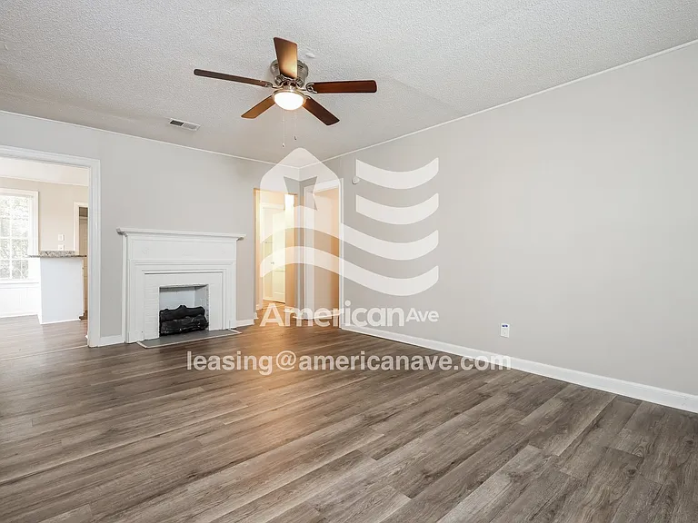 560152_004_wm_-_living_room_13184561.jpg
