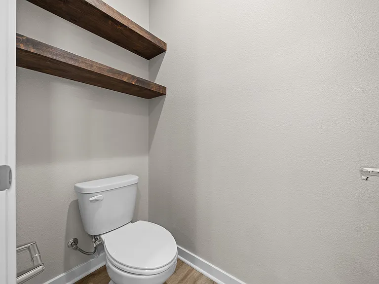 16205 Camden Cir — Photo 39