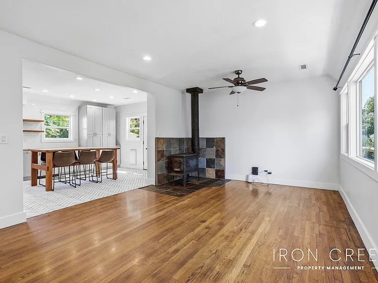409 W Ada St — Photo 5