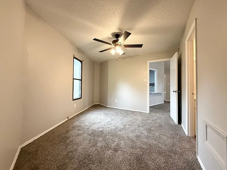 205 W Woodruff — Photo 8
