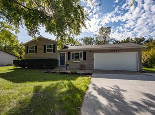 22250 Farmwood Dr, Bristol, IN 46507
