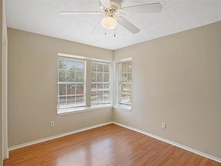 10518 Linecamp Dr — Photo 16