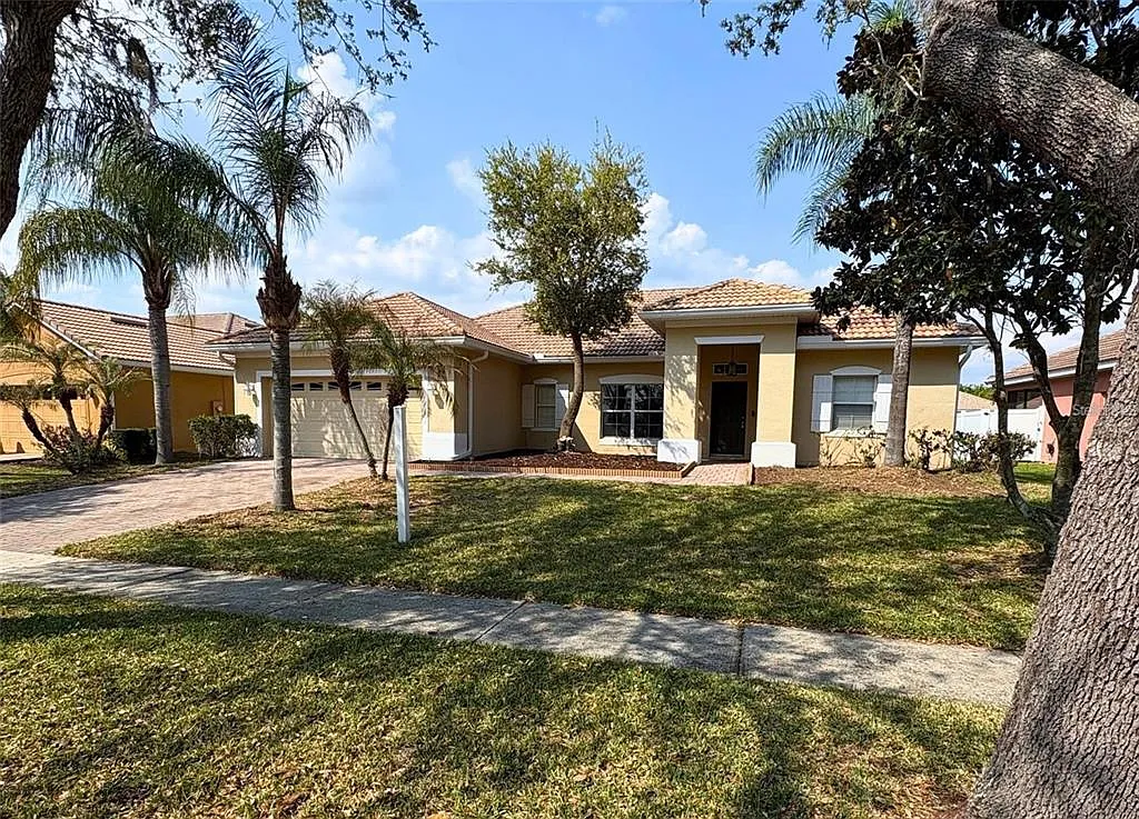 3 bed, 2.0 bath, 1687 sqft, $2,200 — Photo 3