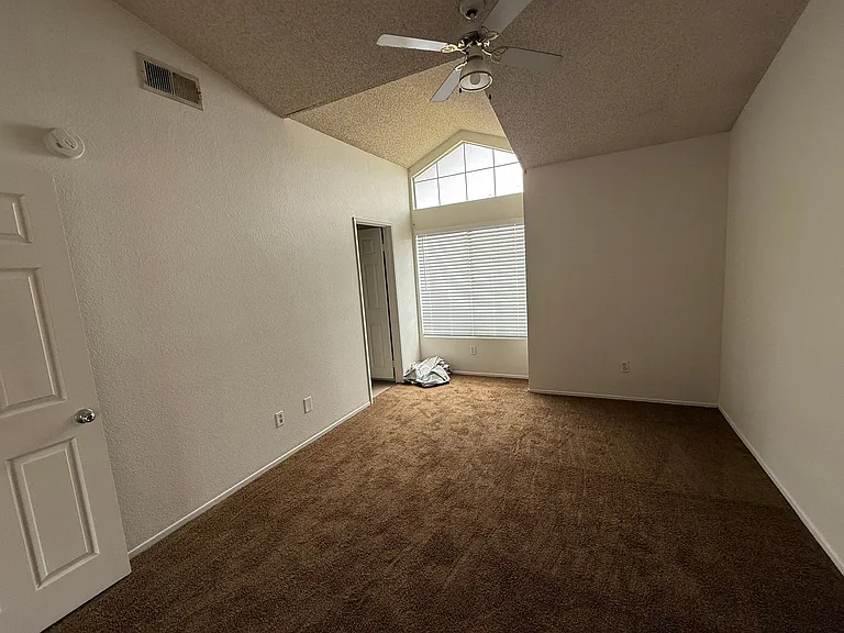 15191 Farmington Ct — Photo 25