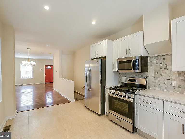 142 S Peach St — Photo 9