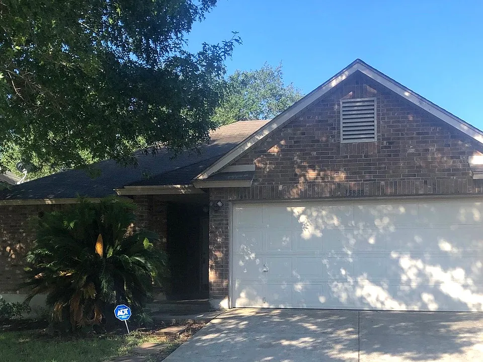 15838 Colton Wl