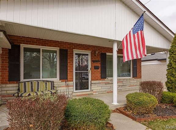 4th image of 32731 Firwood Dr