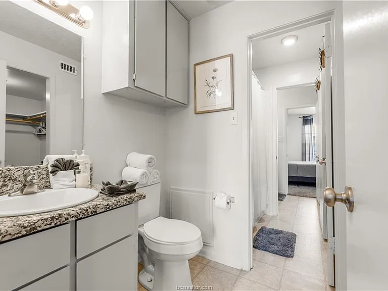706 Wellesley Ct #C — Photo 11