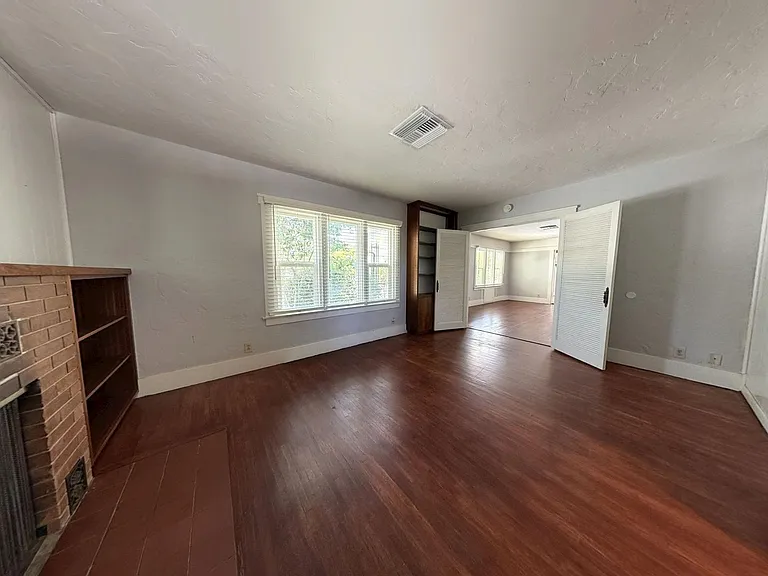 1320 E Colton Ave — Photo 6