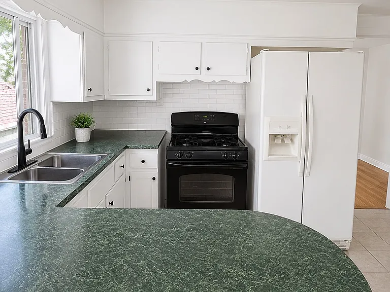 292-294 Florida Ave #2 — Photo 7