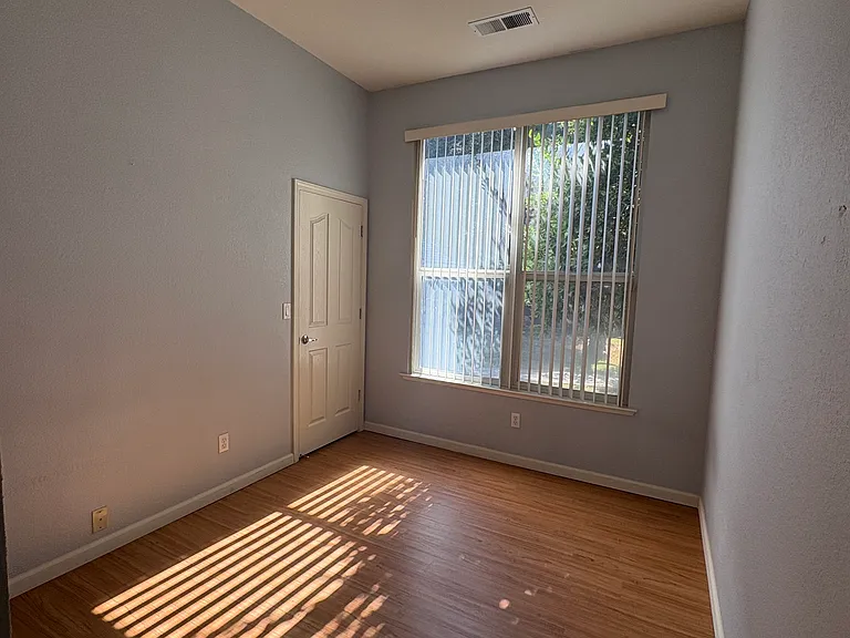 2534 Sunrise Ave — Photo 13