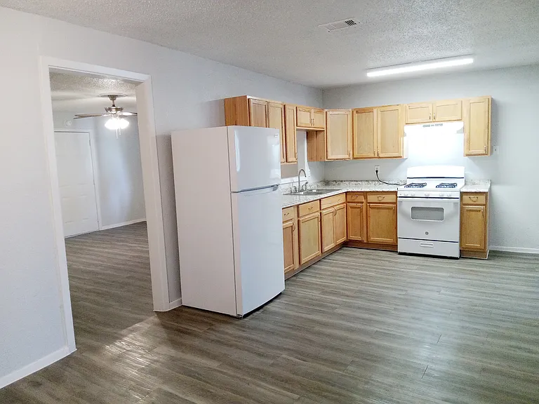 658 Corliss — Photo 2