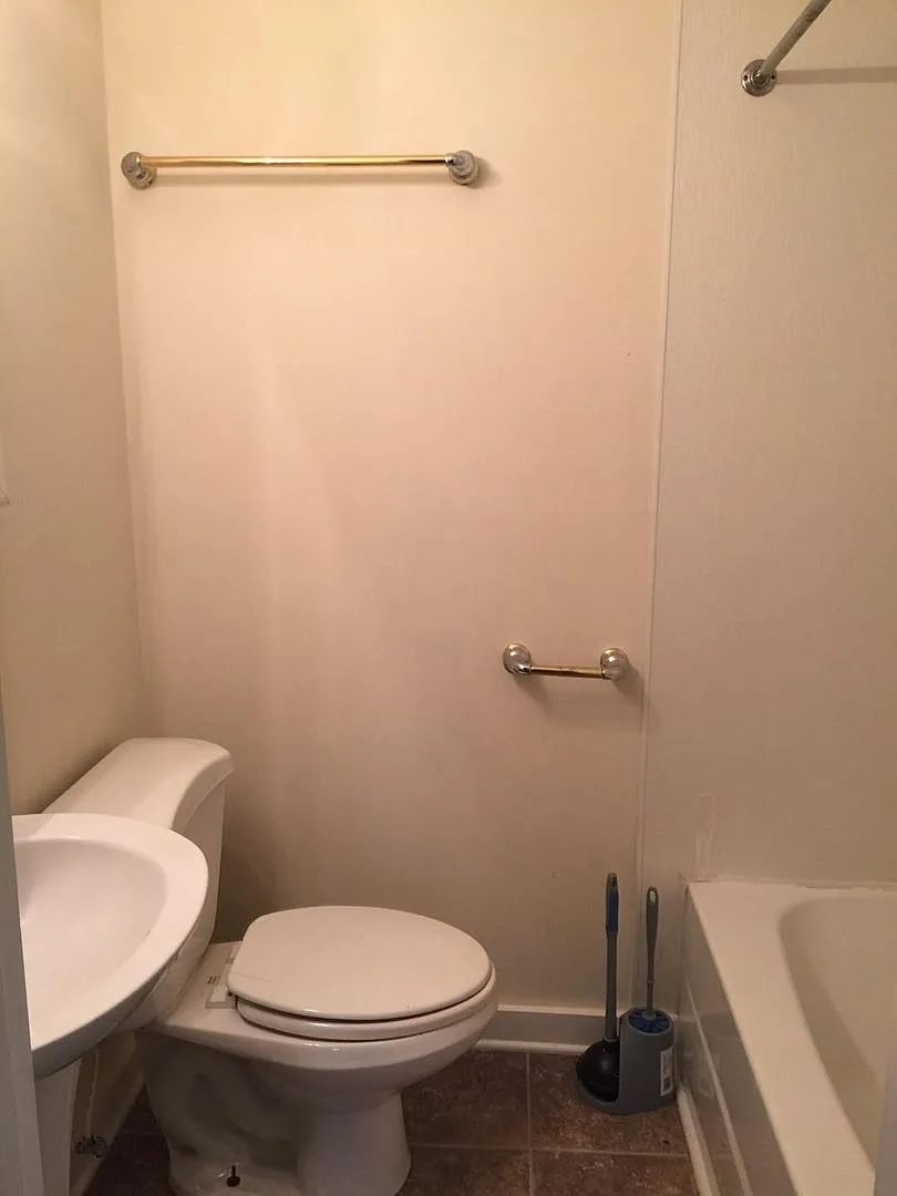 N Craven - 1207 — Photo 1