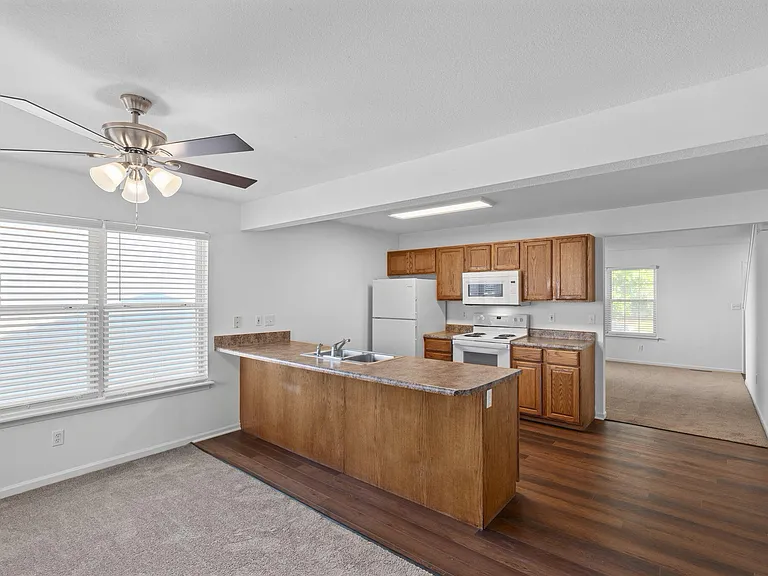 2411 Northampton Dr — Photo 11