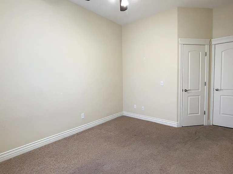 215 N Wright St — Photo 23