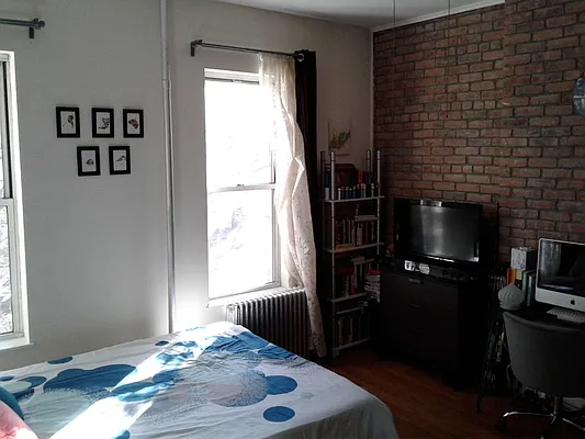 Rented by Aidonis Realty | media 7