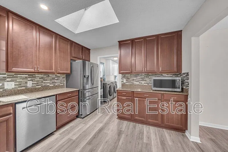 3 bed, 2.0 bath, 1640 sqft, $2,195 — Photo 4
