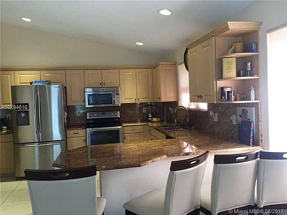 5th image of 3567 SW 49th Ct