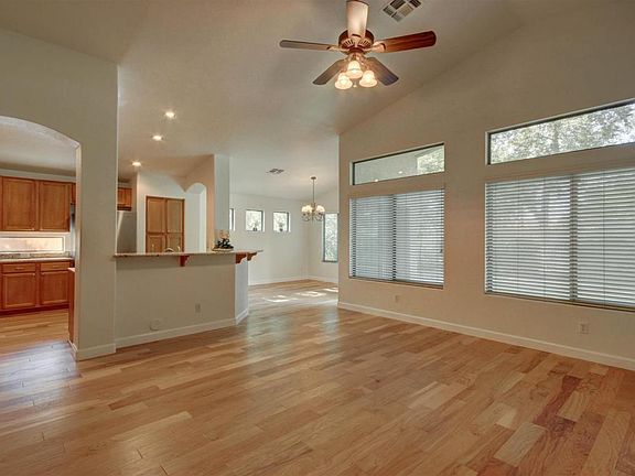 4th image of 225 W Goldfinch Way