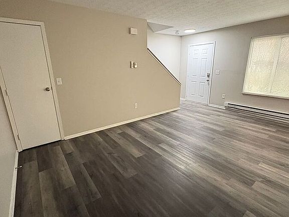 5th image of 607 Pebble Pl #R