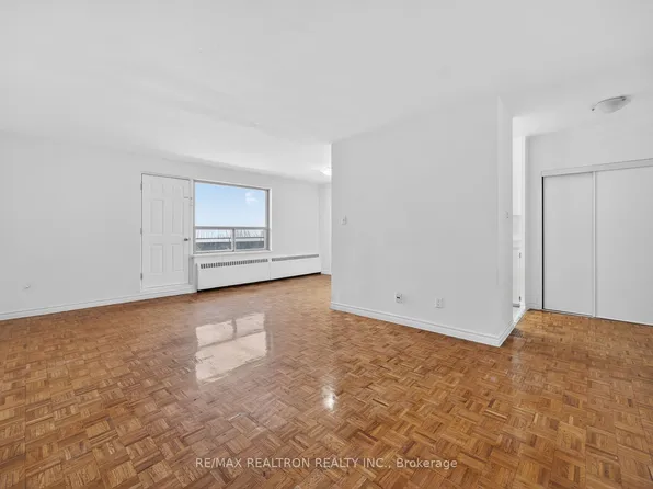 275 Wentworth St W #701, Oshawa, ON L1J 1N1