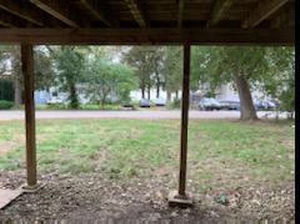 3712 E Lake Shore Dr, Wonder Lake, IL 60097
