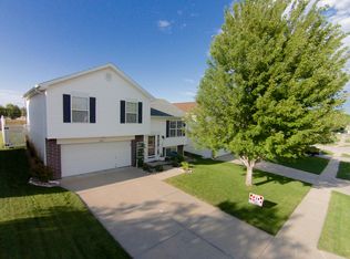 16704 Erskine St, Omaha, NE 68116