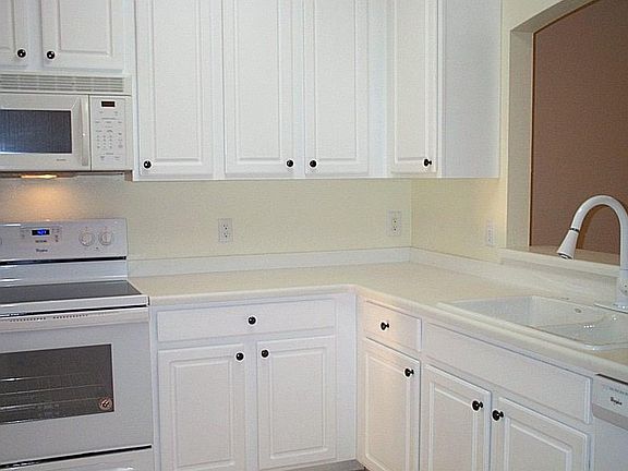 3rd image of 14362 Manchester Dr