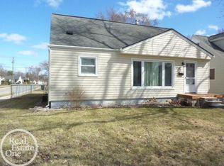 705 S Chocolay Ave, Clawson, MI