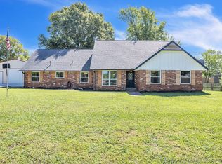 11940 Laurel Ln, Claremore, OK 74017