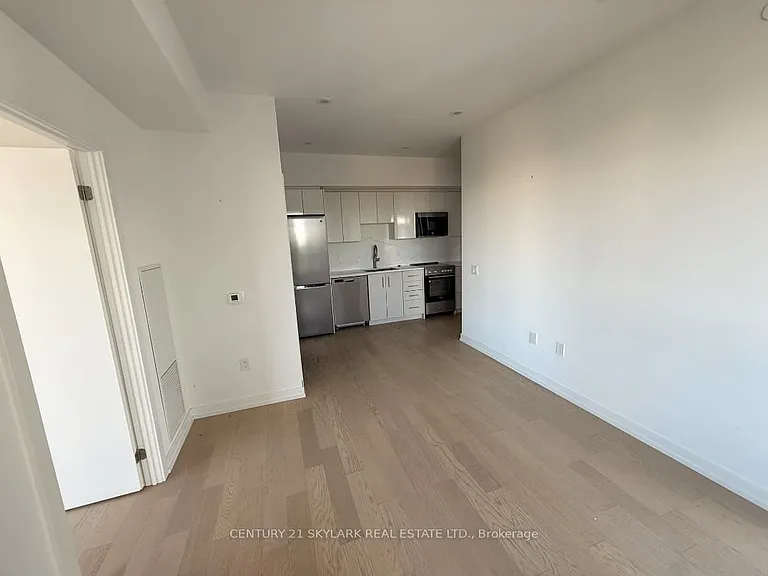 15 Wellington St S #902 — Photo 3