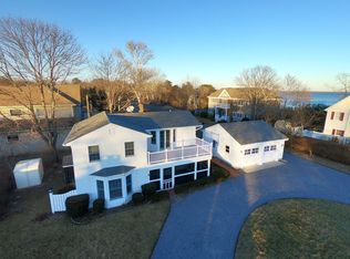 9 Rowland Ct, Hampton Bays, NY 11946